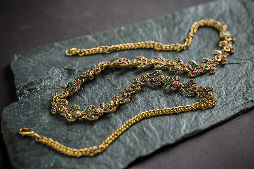 Antique Gold Jewelry Styles: From Victorian to Art Deco Eras