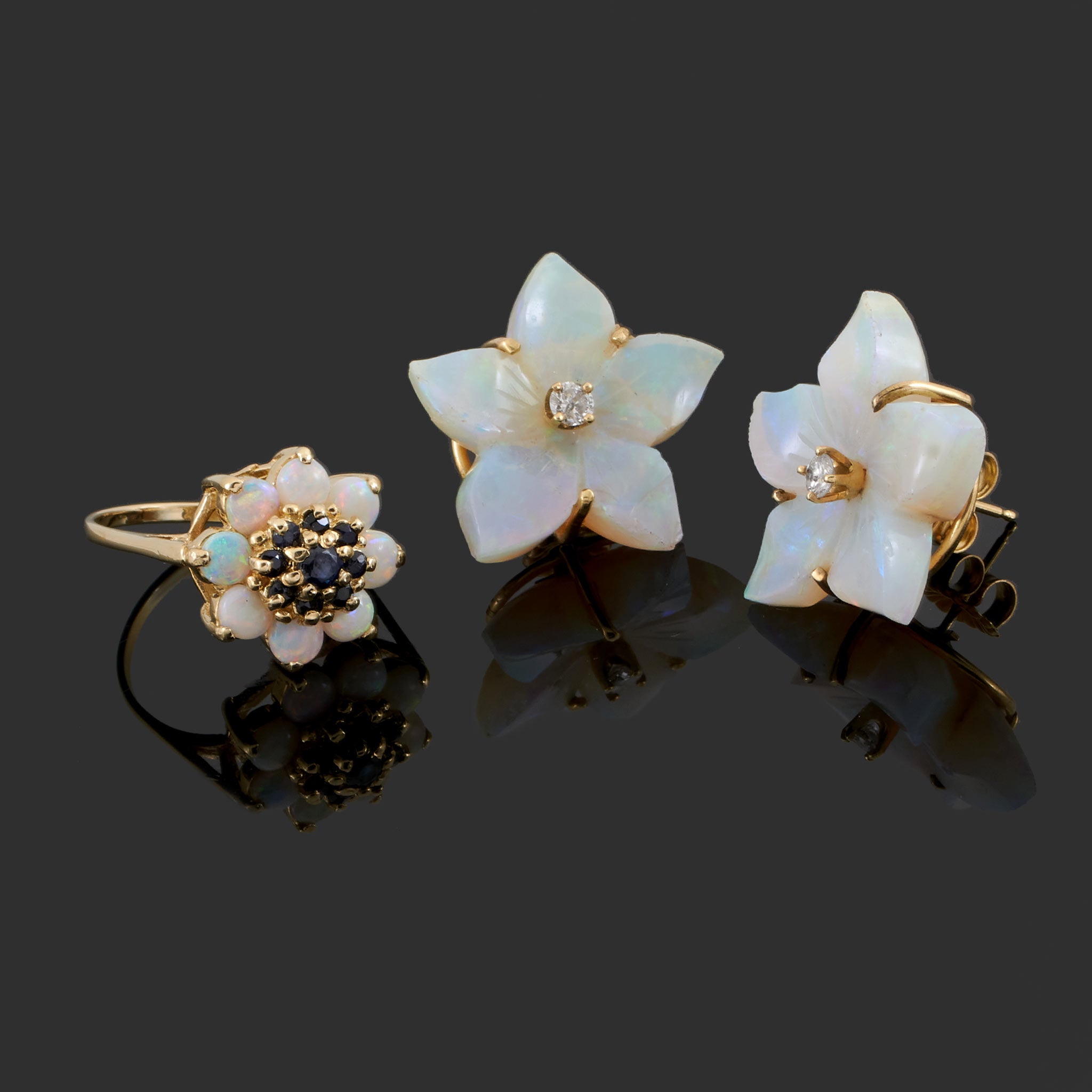 Vintage 1970s 14KT Yellow Gold Opal and Blue Sapphire Cluster Ring