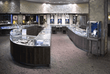 Vintage Jewelry Online vs. In-Store: What NYC Collectors Should Know