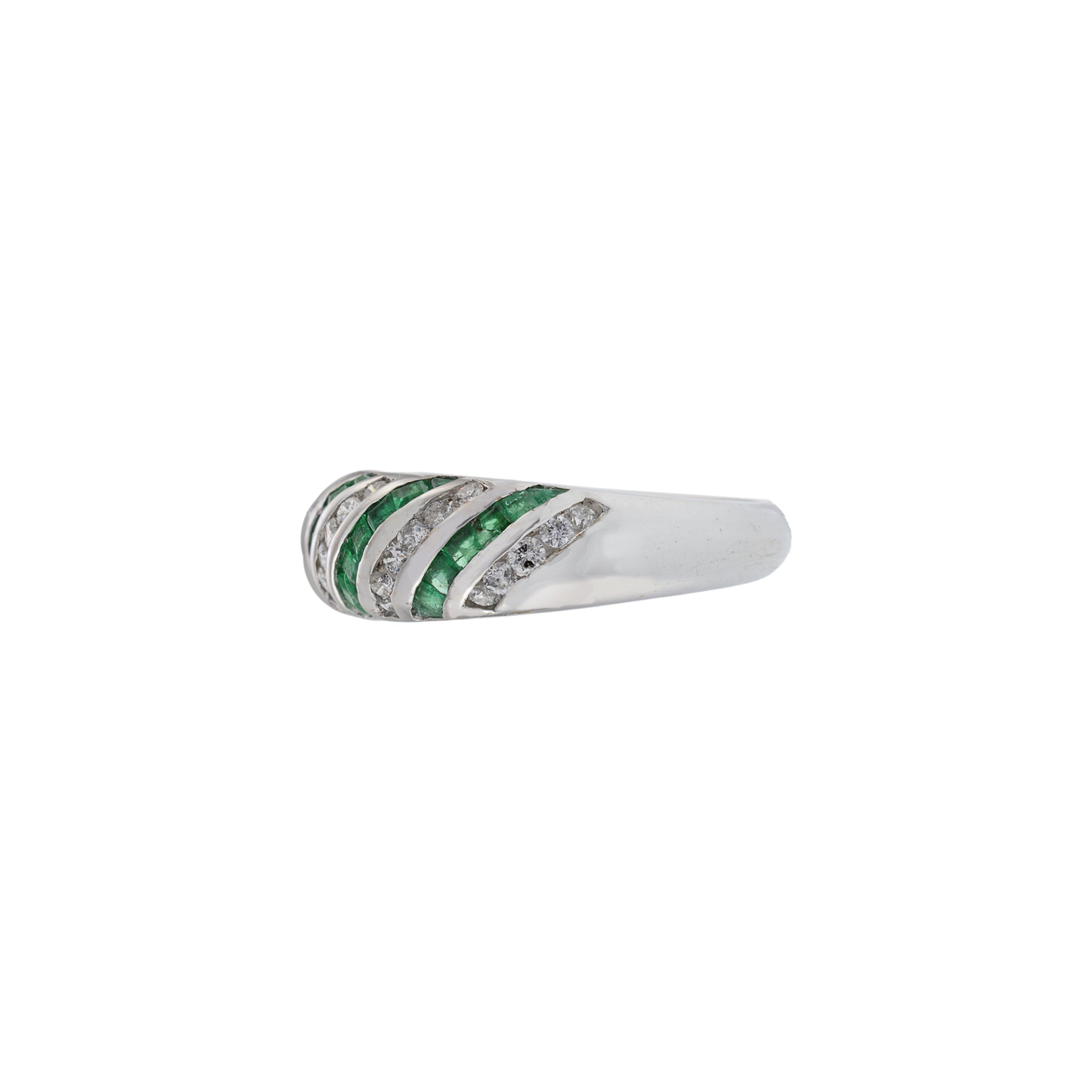 18KT White Gold Round Cut Diamond and Emerald Swirls Ring