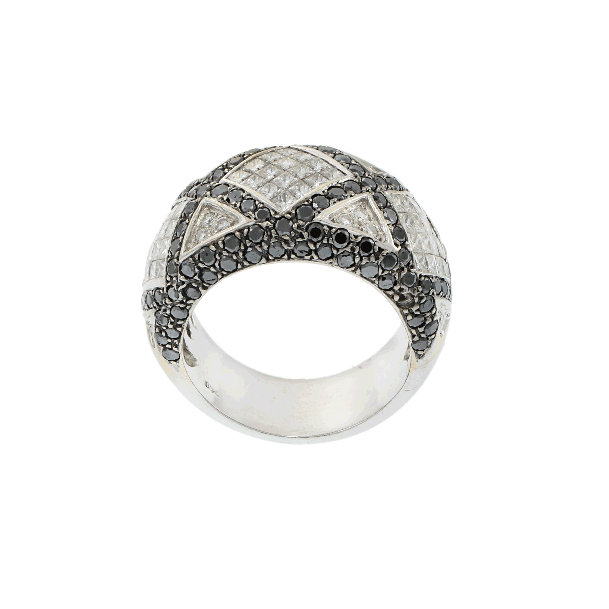 18KT White Gold Black and White Diamond Band