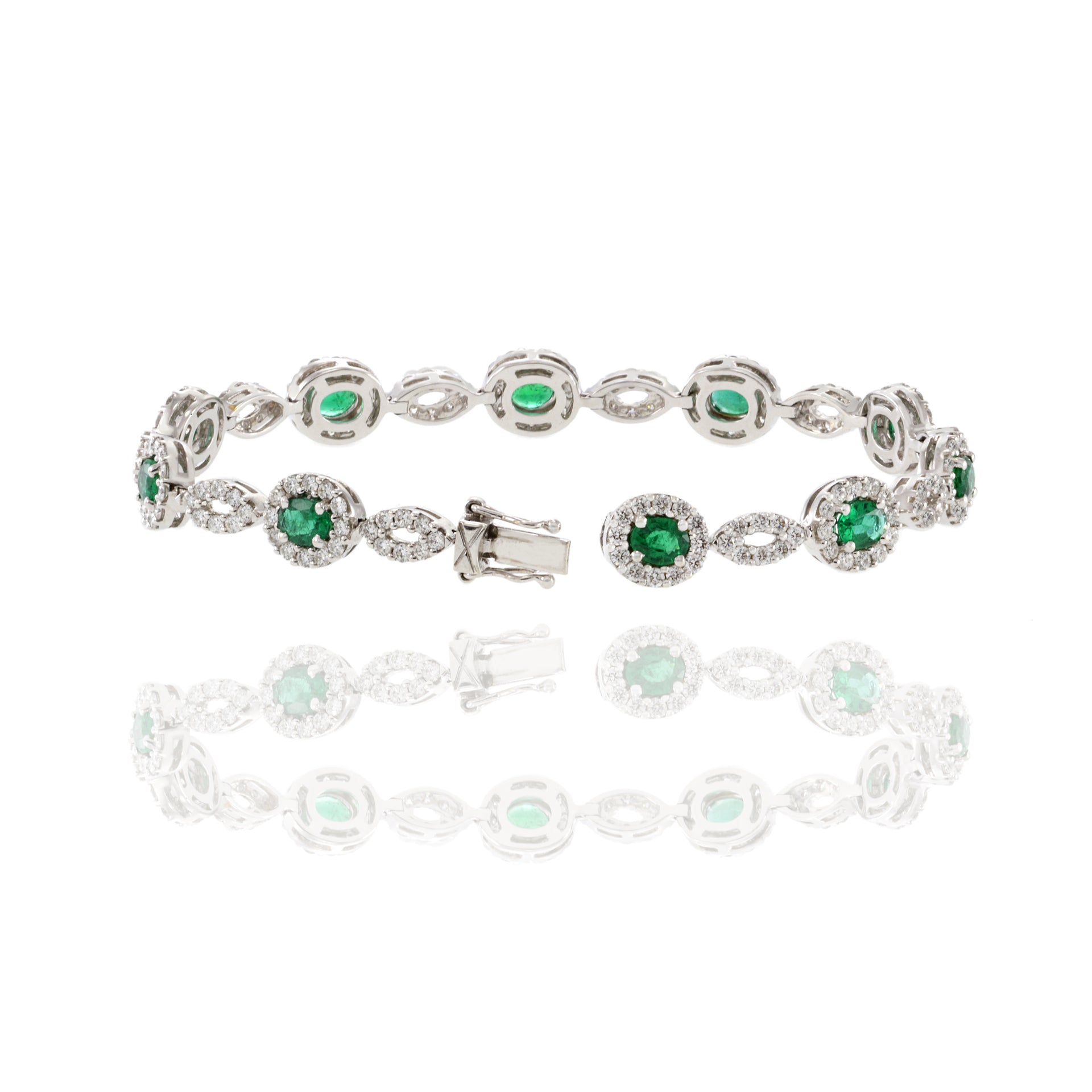 18kt White Gold Emerald Bracelet