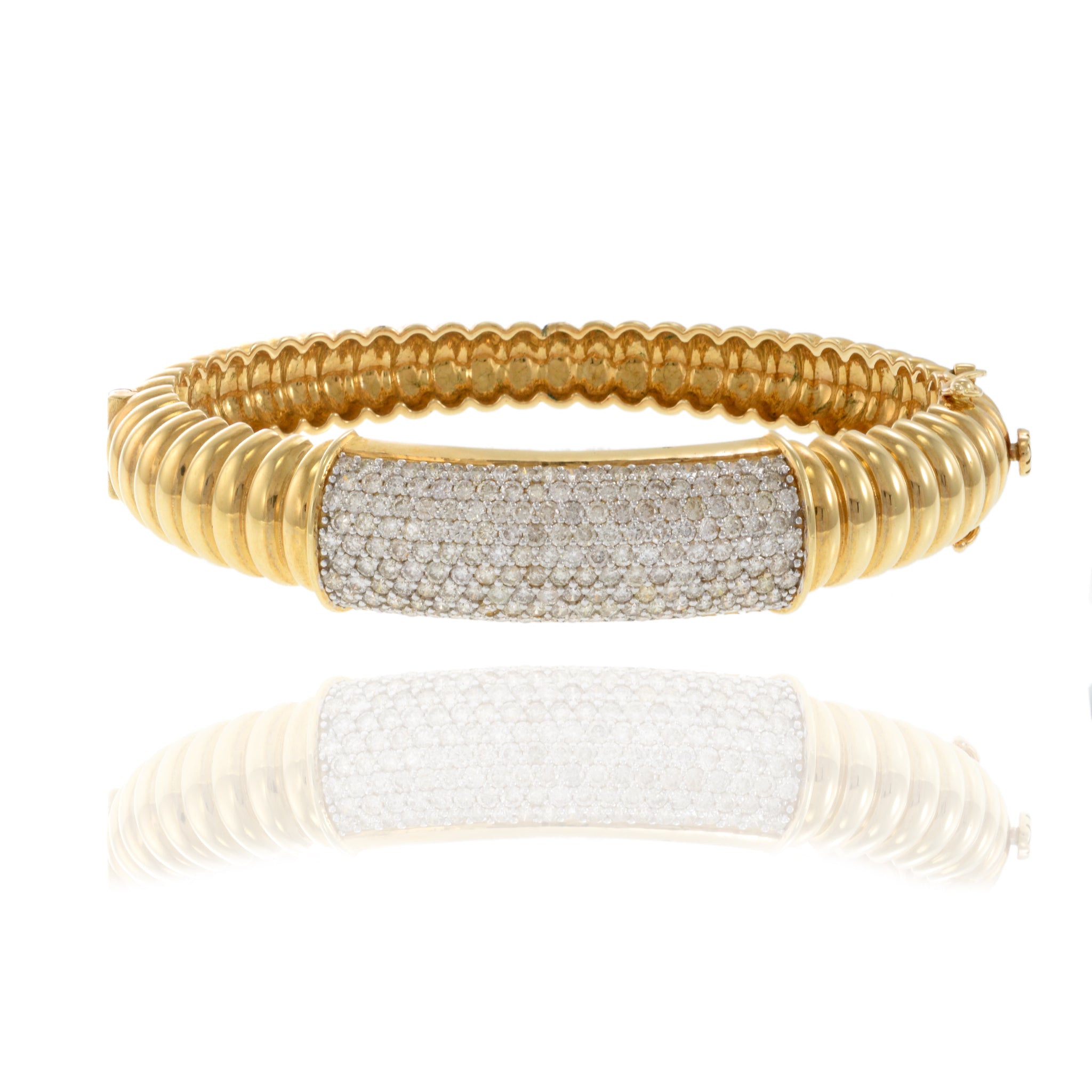 14KT Yellow Gold Ribbed Diamond Bangle Bracelet