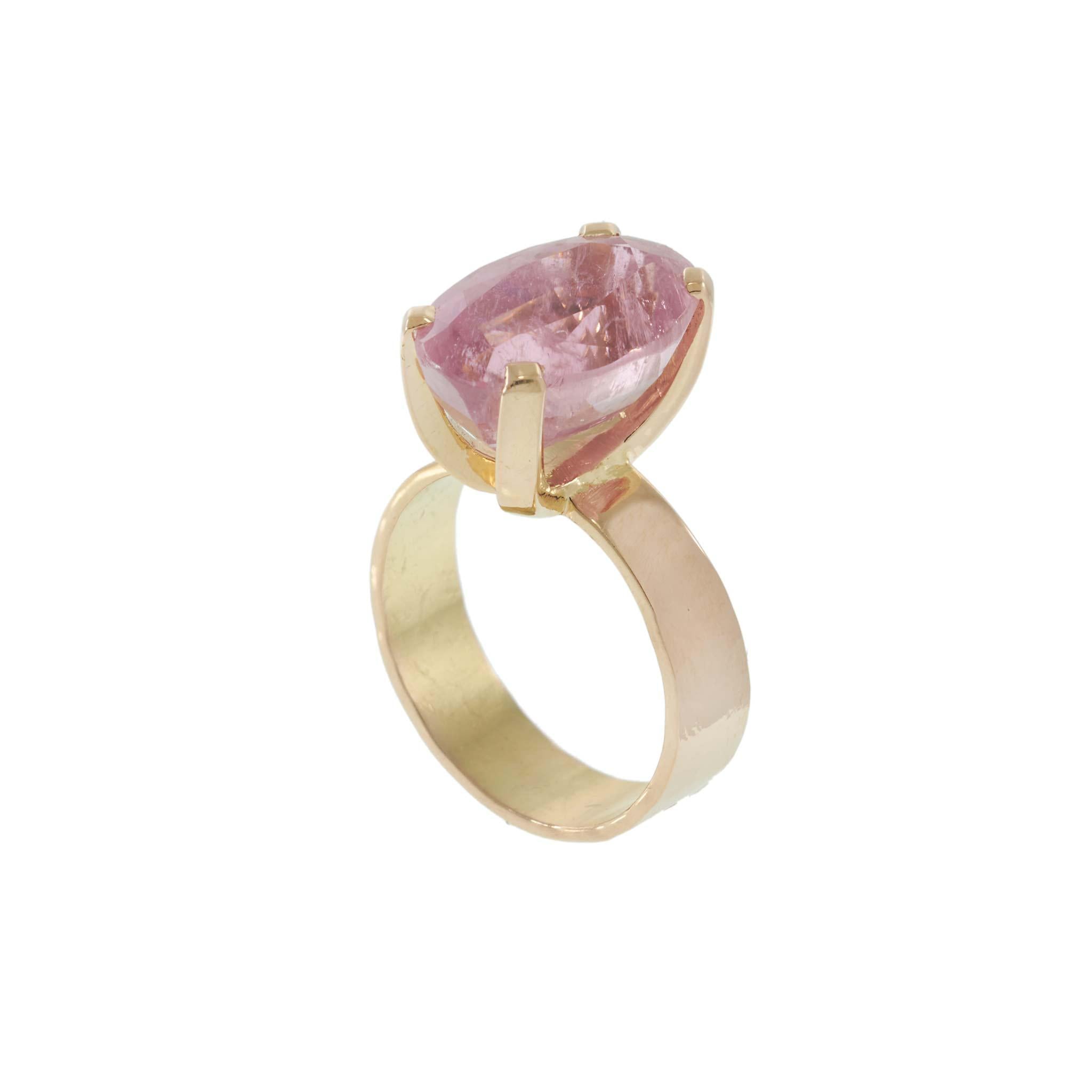 Vintage 18KT Yellow Gold Oval Pink Tourmaline Ring