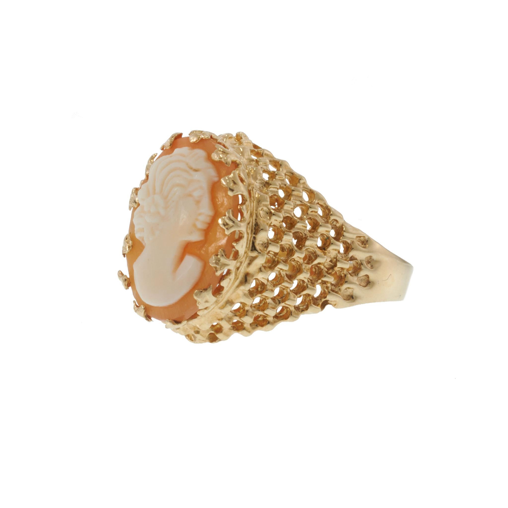 Retro Era Portrait Cameo Ring in 14KT Yellow Gold