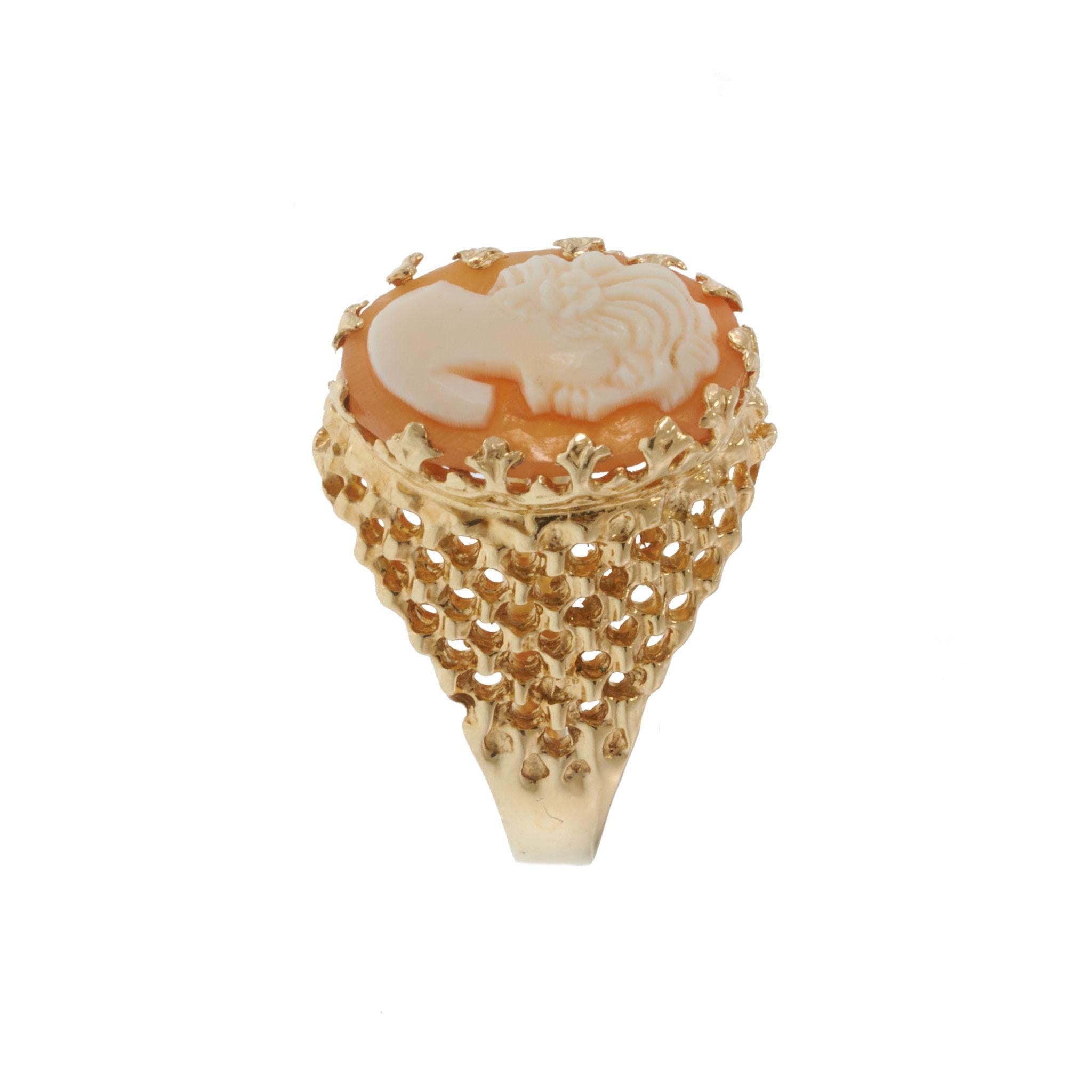 Retro Era Portrait Cameo Ring in 14KT Yellow Gold