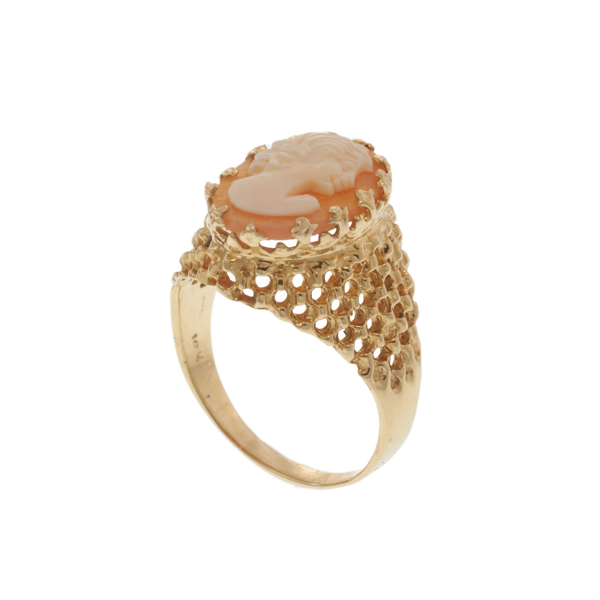 Retro Era Portrait Cameo Ring in 14KT Yellow Gold