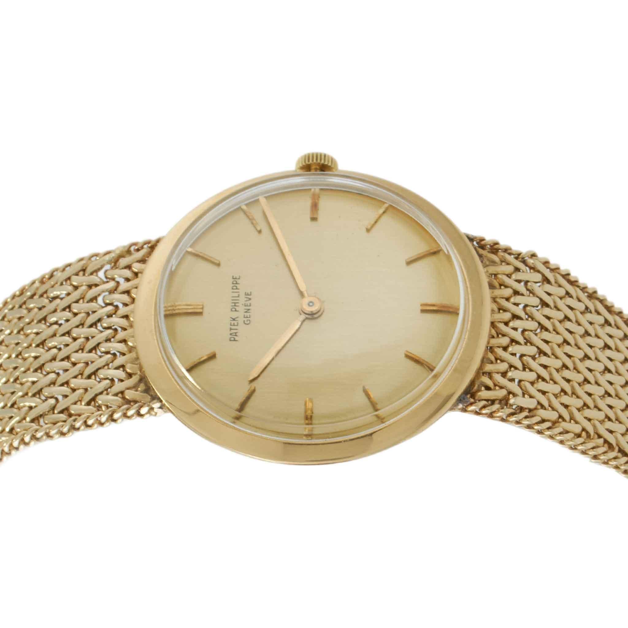 Vintage Circa 1959 Patek Philippe Calatrava 32.5MM 18KT Yellow Gold – Ref. 2589