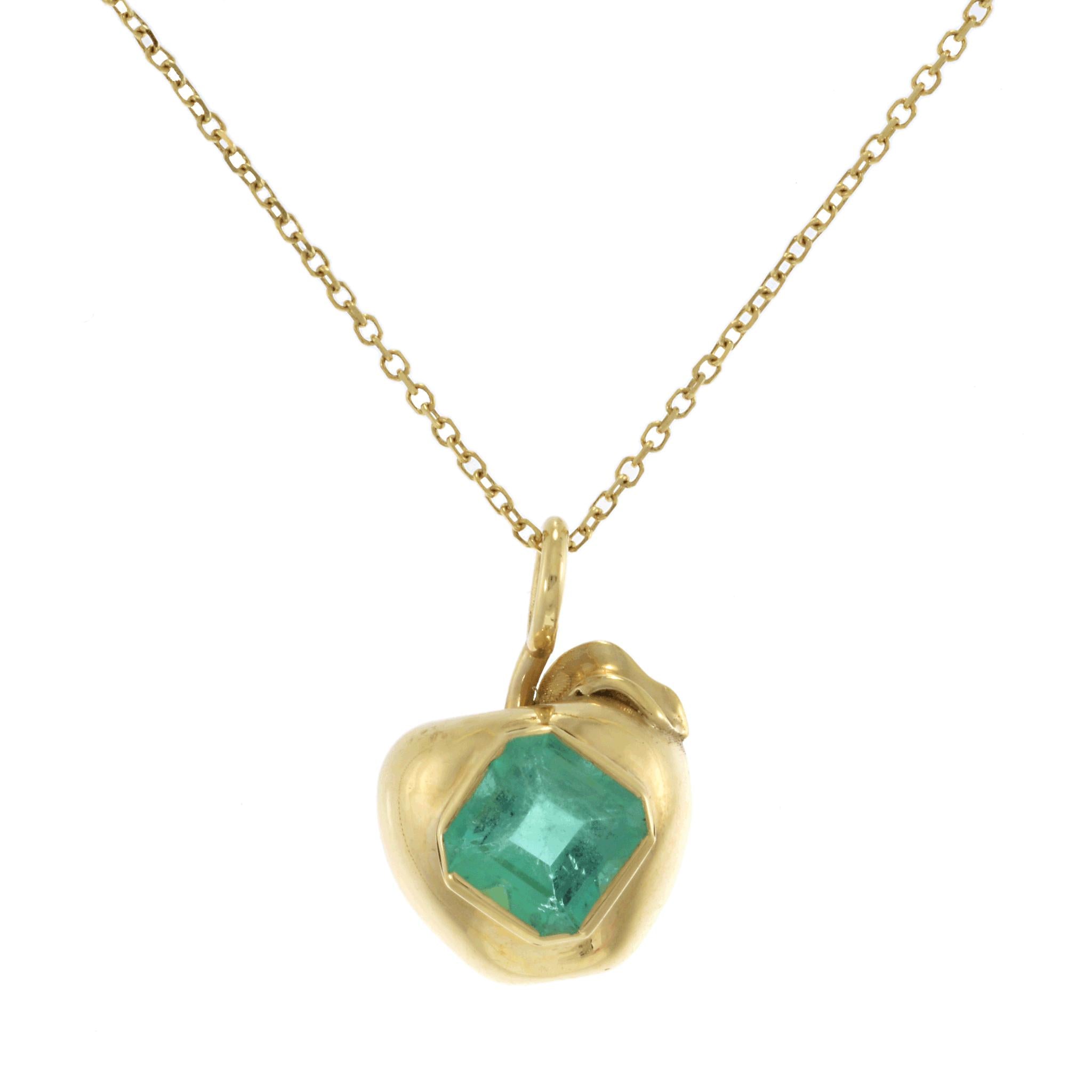 14KT Yellow Gold Estate Genuine Emerald Apple Pendant with Chain