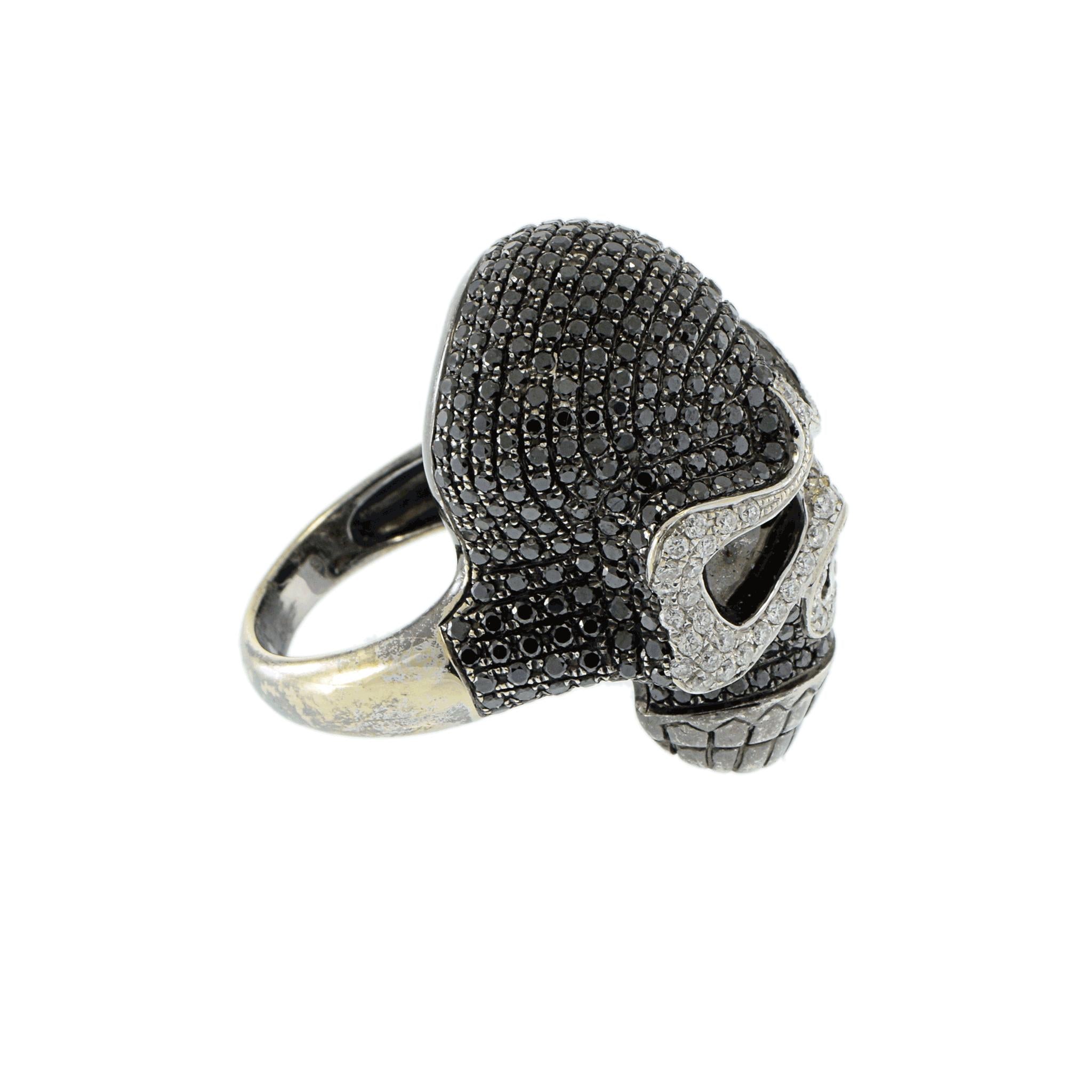 18KT Black and White Diamond Skull Ring