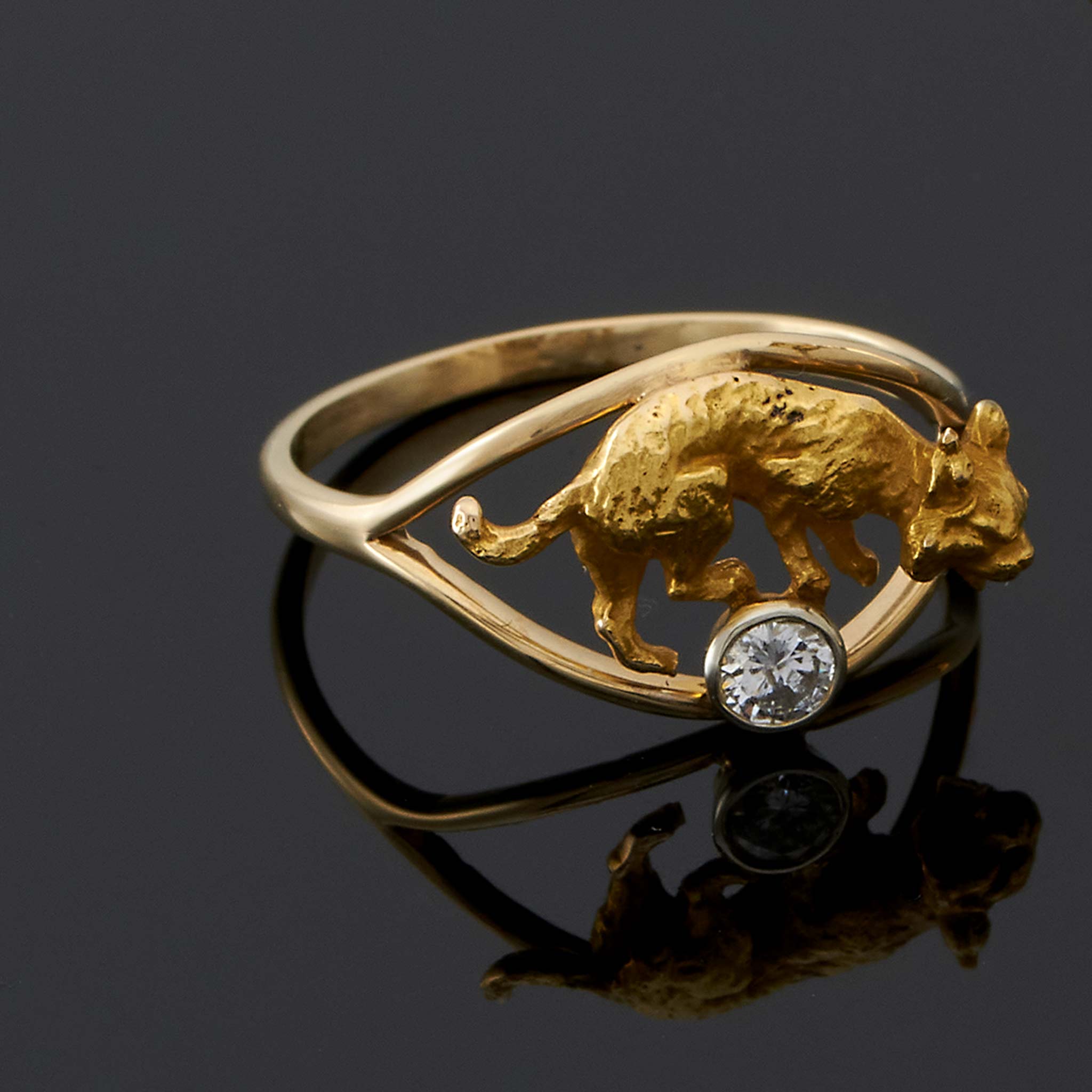 Vintage 1970s 14KT Yellow Gold Cat Ring with Diamond Center