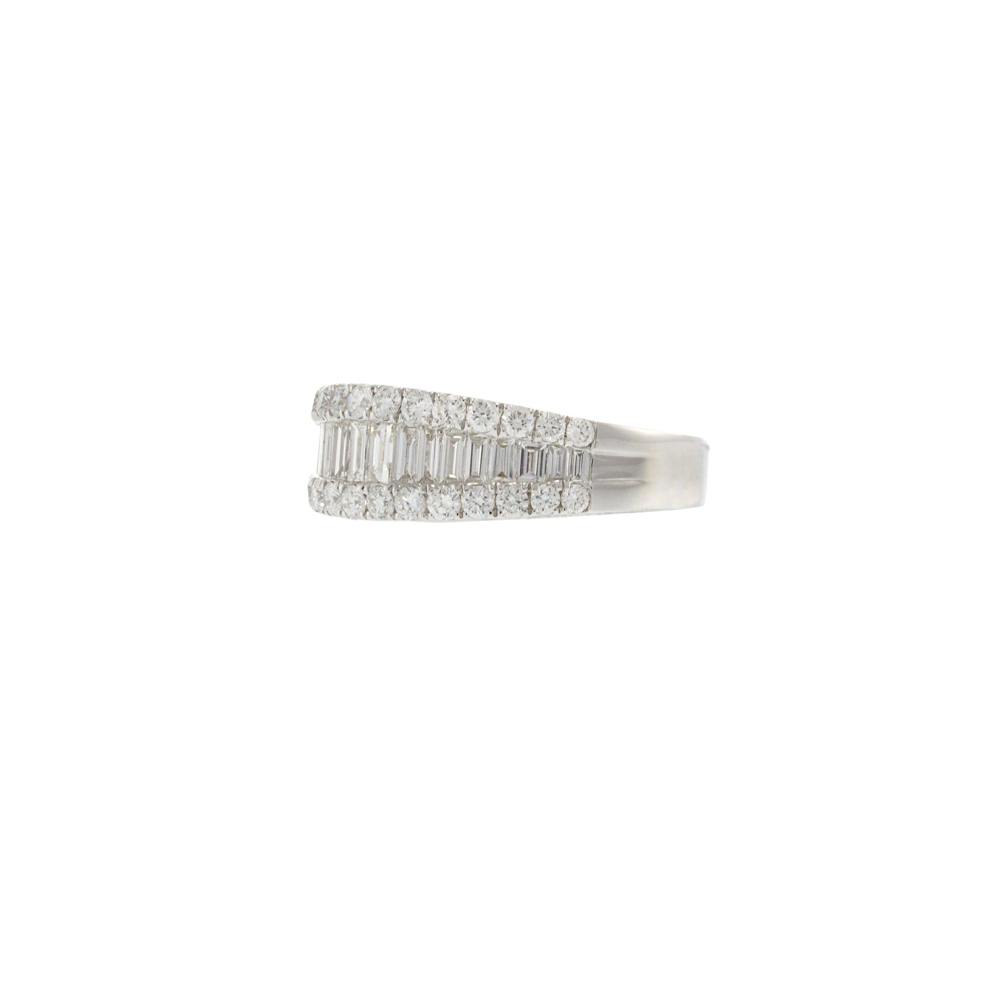 18KT White Gold Round & Baguette Diamond Band