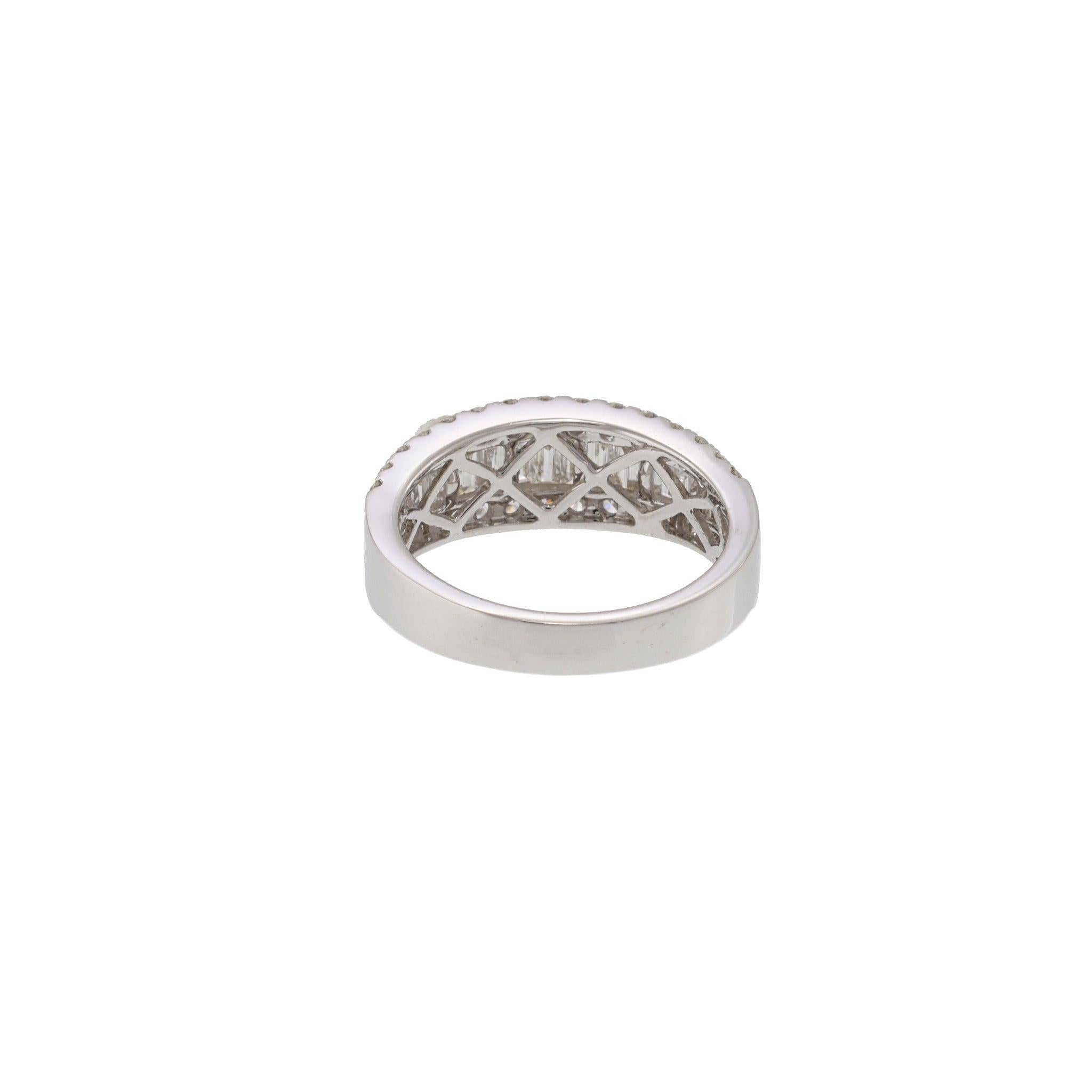 18KT White Gold Round & Baguette Diamond Band