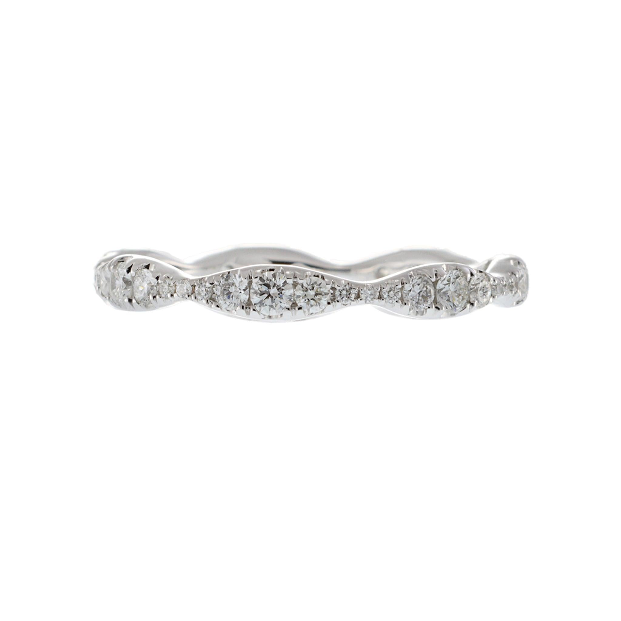 18KT White Gold Diamond Alternating Oval Band