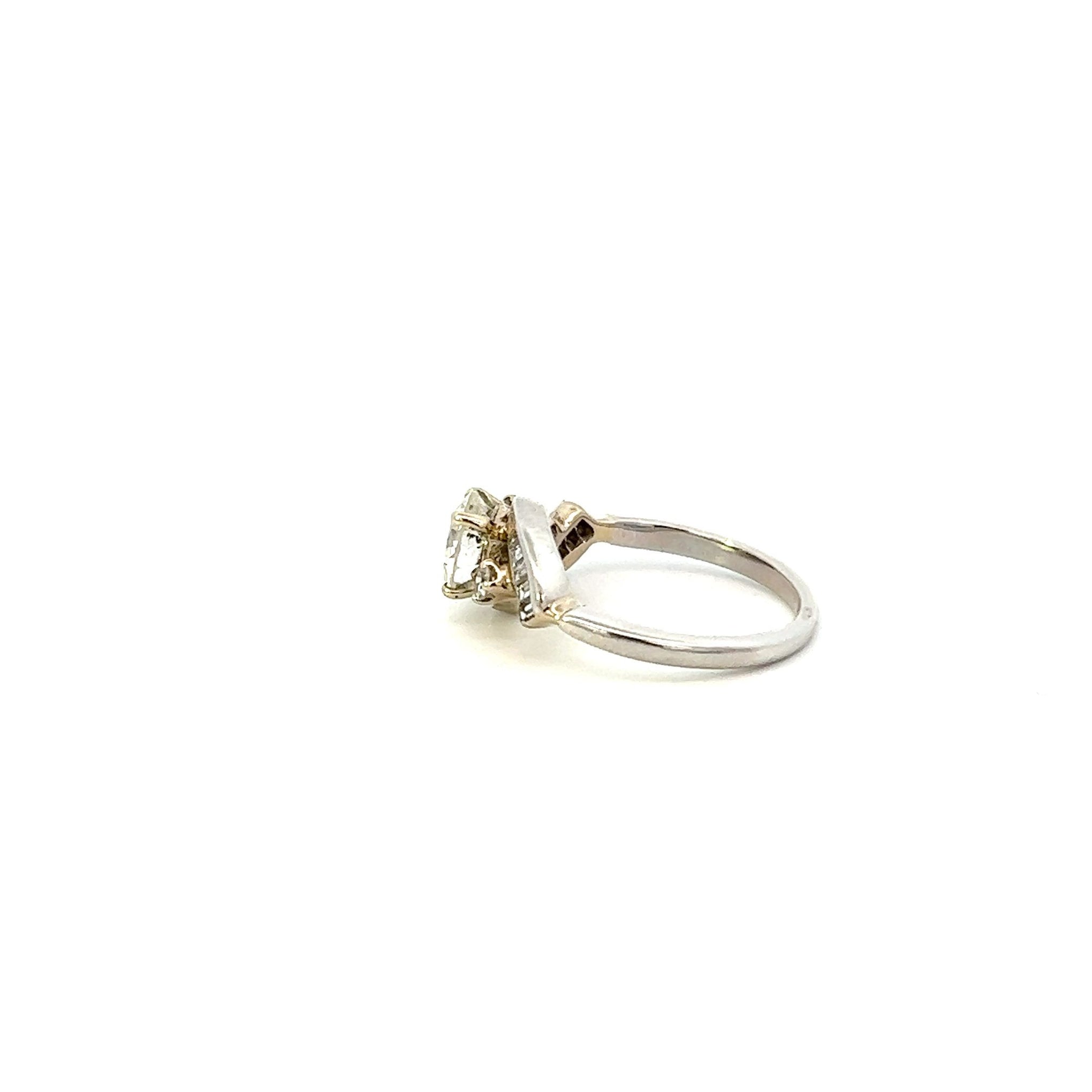 ART DECO PERIOD PLATINUM AND DIAMOND RING