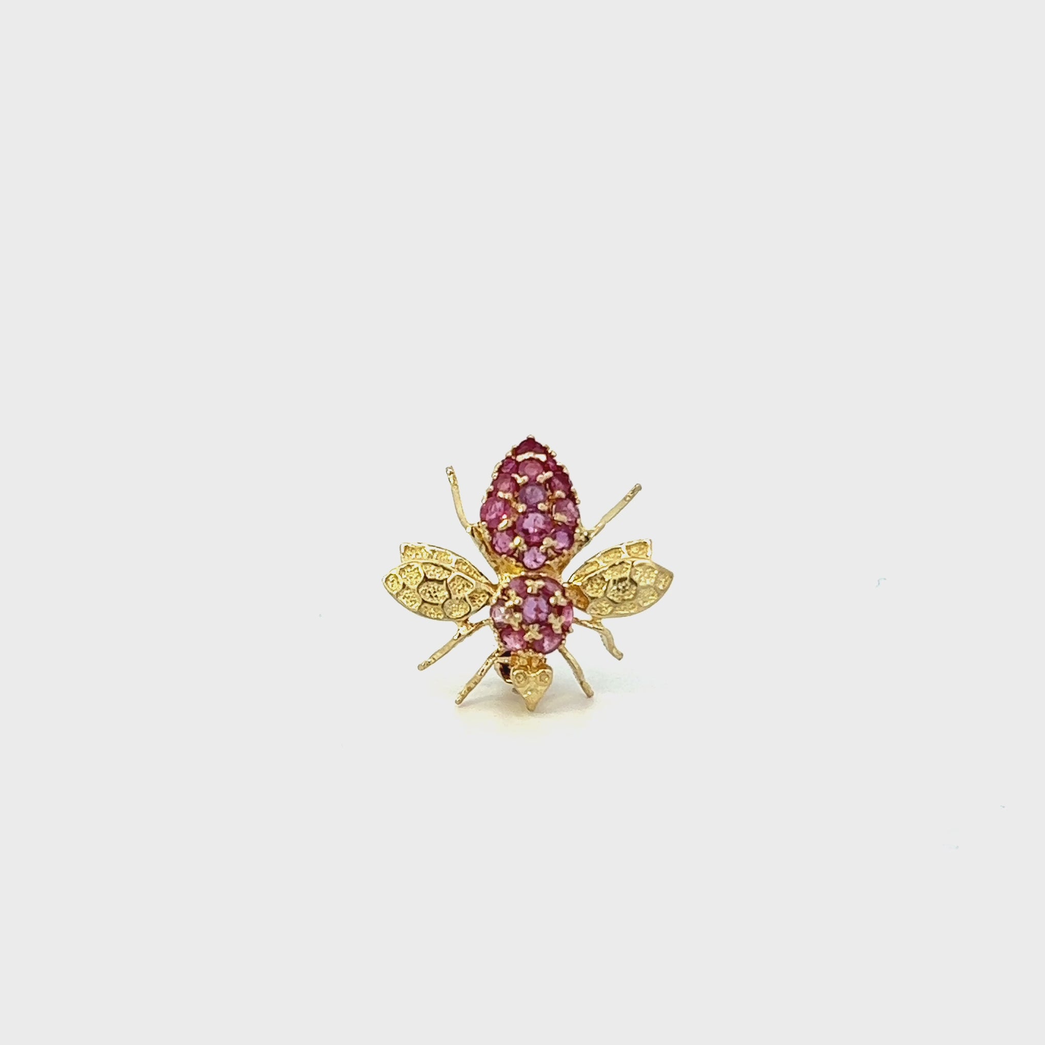 VINTAGE 18KT YELLOW GOLD AND RUBY BEE PIN.